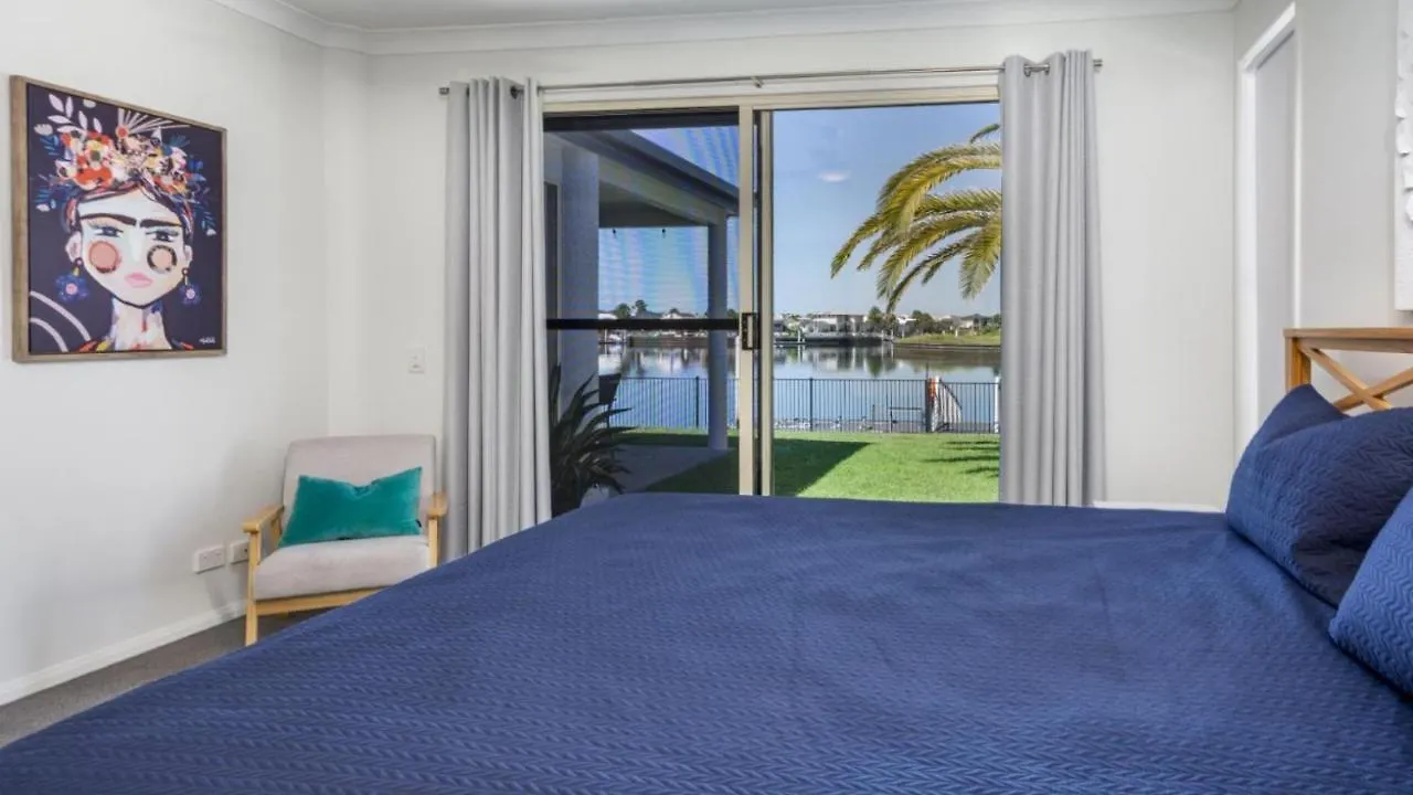 Dog Friendly Home With Canal Views Banksia Beach 0*,  Avustralya