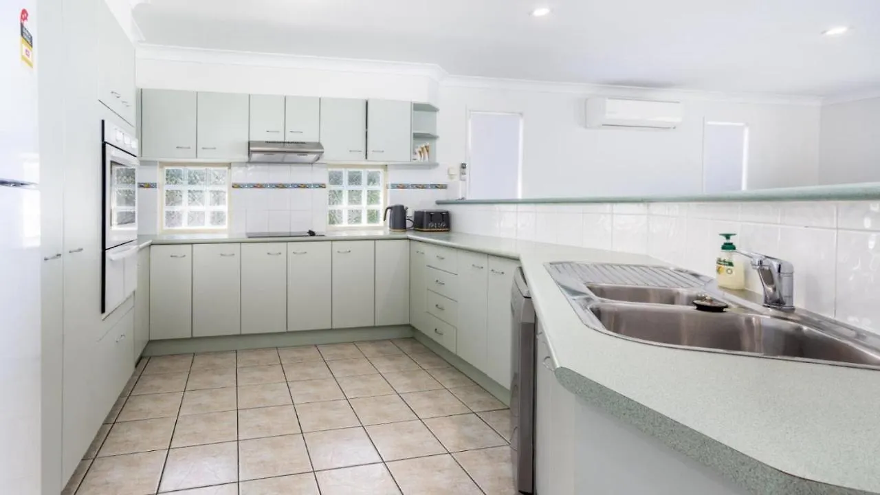 Dog Friendly Home With Canal Views Banksia Beach 0*,