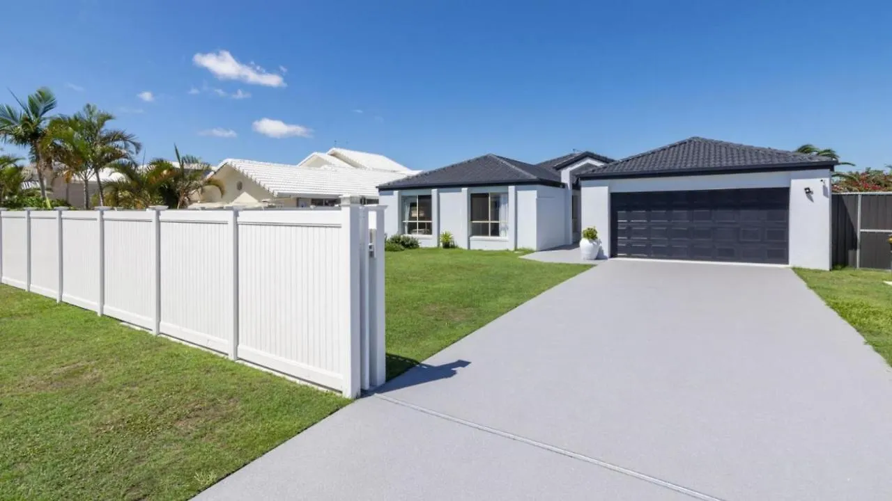 Dog Friendly Home With Canal Views Banksia Beach