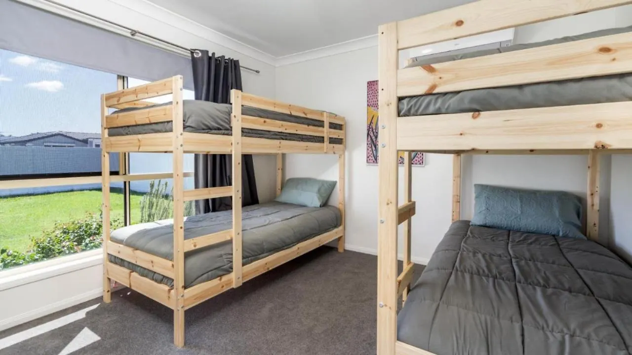 Dog Friendly Home With Canal Views Banksia Beach Casa vacanze